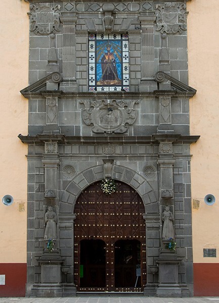 Façade, main portal, architrave & choir loft window - San Andrés Apóstol