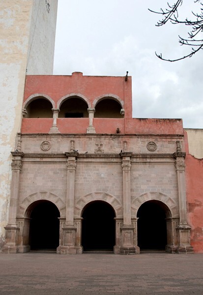 Two-story portería - San Nicolás de Tolentino, façade, bell-tower, portería & nave