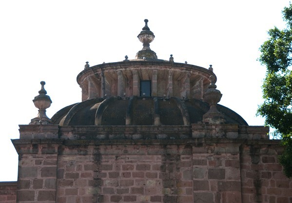 La Transfiguración de Cristo, Mitra, dome - La Transfiguración de Cristo