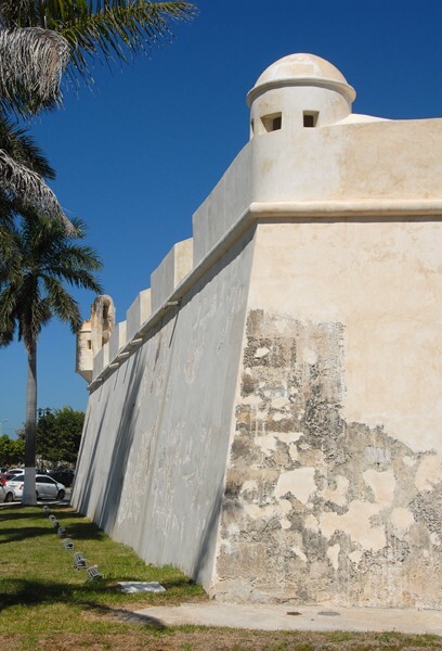 Baluarte de San Carlos, sentry boxes - Baluartes (Bastions)