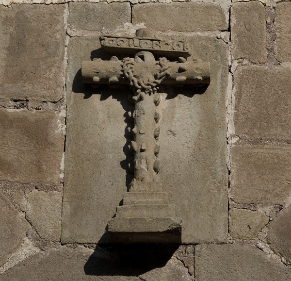 Large cloister, lower walk spandrel insignia - San Agustín, convento, large & small cloisters, apse