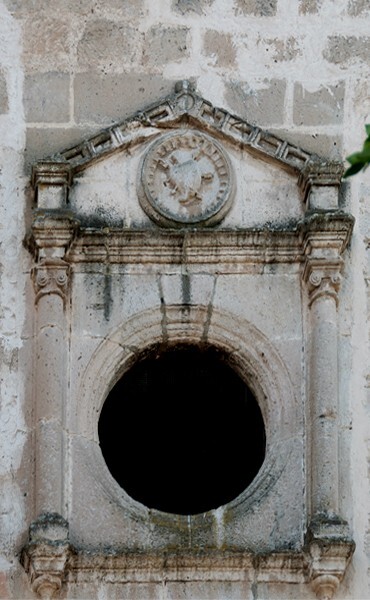 Bell-tower oculus - San Miguel Arcángel, façade & portería