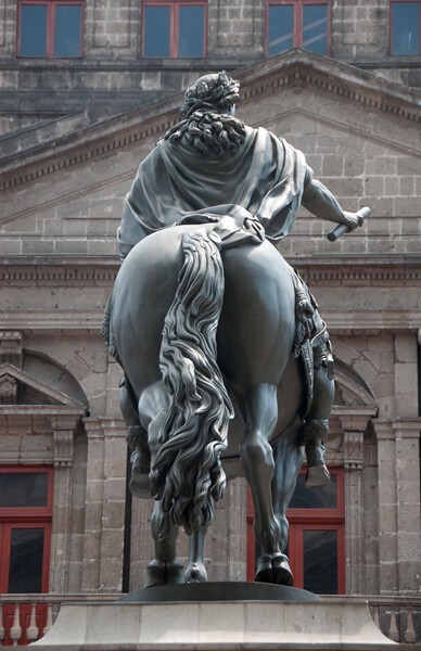 El Caballito, rear view - El Caballito & Palacio de Minería