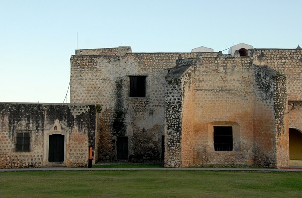 San Bernardino de Sena, buttressing - Valladolid (Sisal), Yucatán