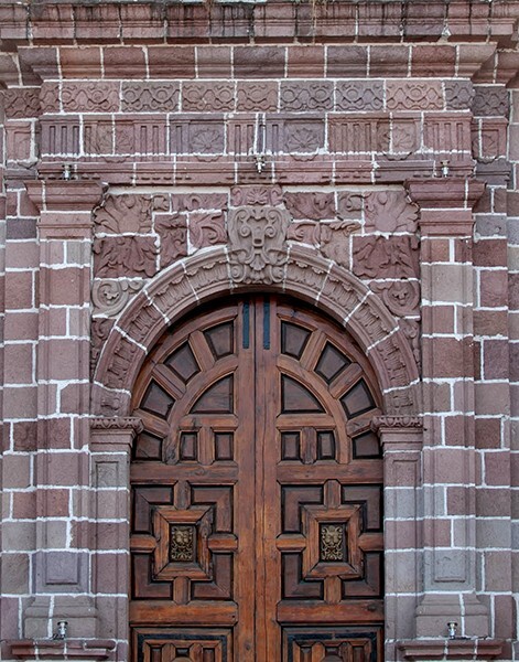 Santiago Apóstol, N portal, pilasters, archivolt & architrave - Tuxpan, Michoacán
