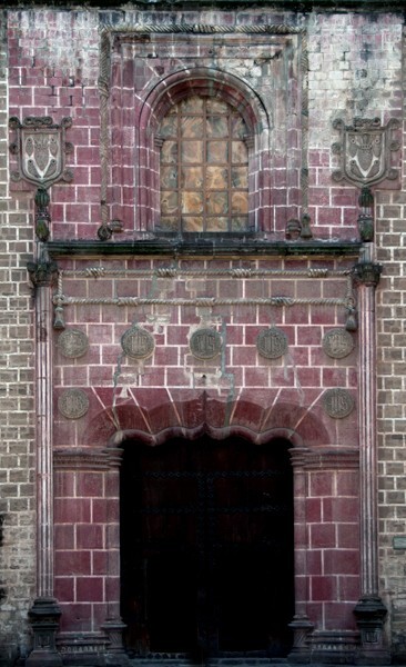 Façade - San Miguel Arcángel, façade, portería, crosses & porciúncula door