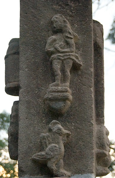 San Simón y San Judas, atrial cross, shaft closeup - Calpulalpan, Tlaxcala
