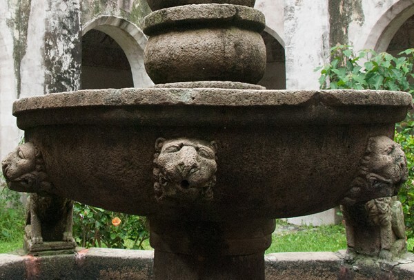 Santiago Apóstol, cloister fountain, basin, lions - Ocuituco, Morelos