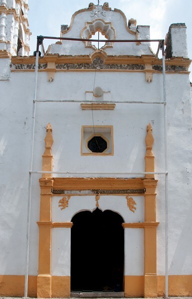 Santiago, façade & main portal - Santiago Cuaula, Tlaxcala