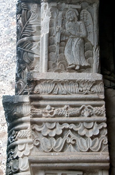 Façade portal, left capital & archivolt intrados - Molango, Hidalgo
