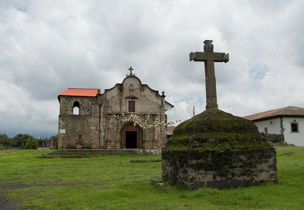 Atrial cross & façade - Santa Ana