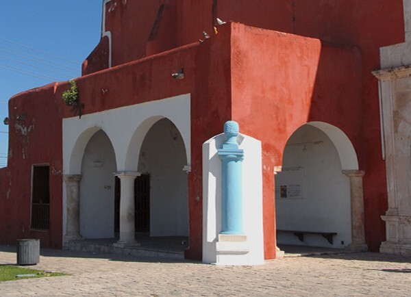 San Francisco, portería with commemorative column - San Francisco