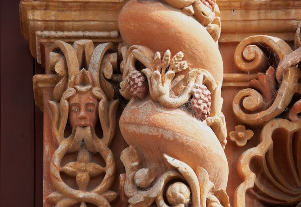 Salomónica - Façade, lateral portal & sacristy door