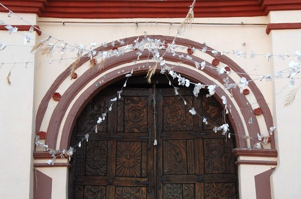 La Santa Cruz, façade, main portal archivolt - Tanaco, Michoacán