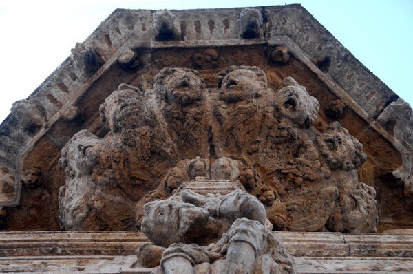 Casa de Montejo, façade portal architrave & balcony base - Casa de Montejo