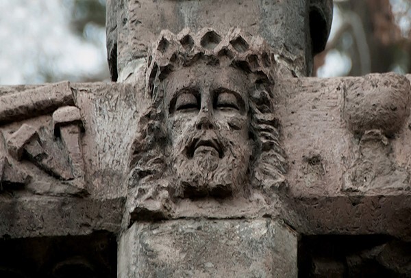 Calvary cross, front crossing - Santa Bárbara Tlacatempan, México