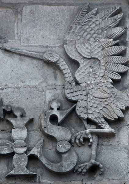 Portal architrave relief detail - Casa de las Cigüeñas