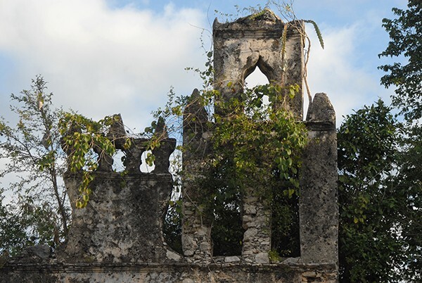 El santuario, espadaña - Sotuta, Yucatán