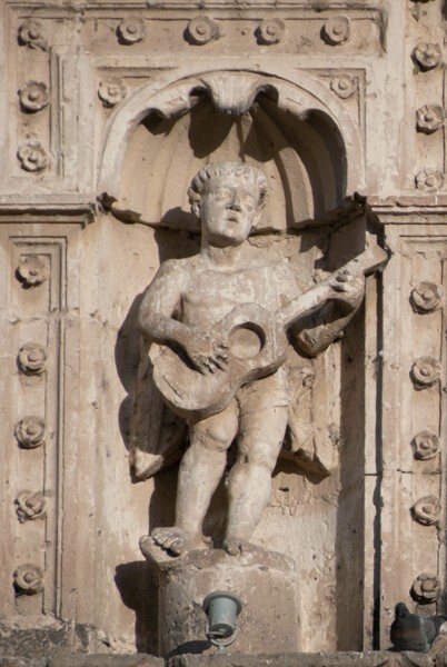 Façade architrave musician (left) - San Pablo, façade, portería & convento