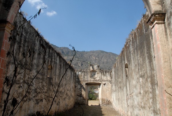 Santiago, nave & façade - Santiago