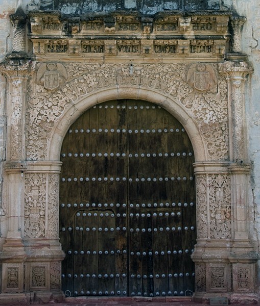 Façade portal - San Martín, façade, posa chapel & atrial cross
