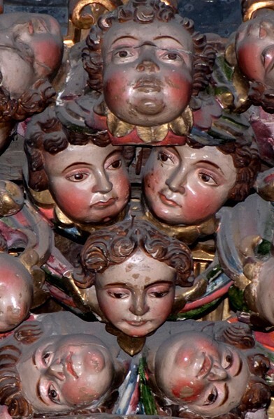 Santa Inés, high altar, cherub heads, detail - Santa Inés, Tlaxcala