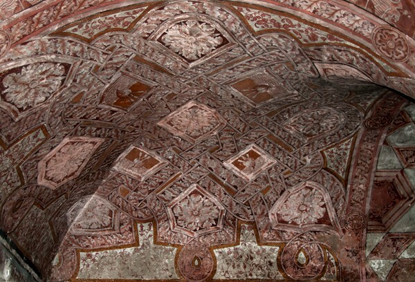 Anteportería, ceiling mural strapwork - San Mateo