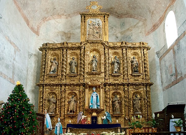 San Luis Obispo, high altar - Tlalmanalco, México