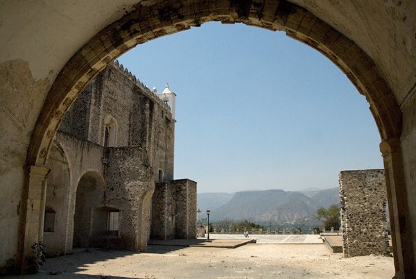 Capilla abierta, chancel arch - Façade, exterior buttressing, lateral portal, open & posa chapels, atrio & cross