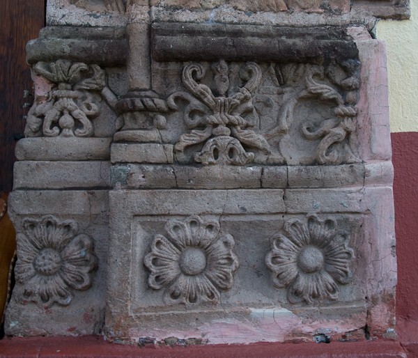 Yurishio façade portal, right pilaster base - Guatápera (Pueblo Hospital), Yurishio (Hospitalito)