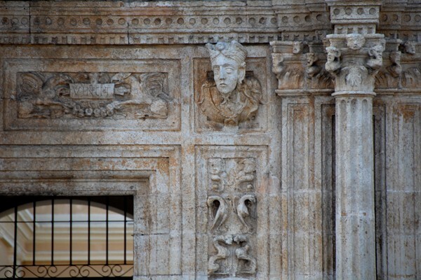 Casa de Montejo, façade portal, architrave & right pilaster & pillar - Casa de Montejo