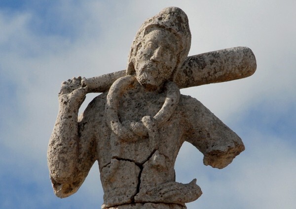 Casa de la Imperatriz, roof corner statue, 'el Monifato', detail - Sisal, Yucatán