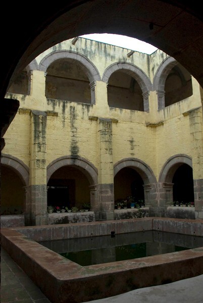 Singuilucan, Hidalgo, San Antonio, cloister & cistern - Singuilucan, Hidalgo
