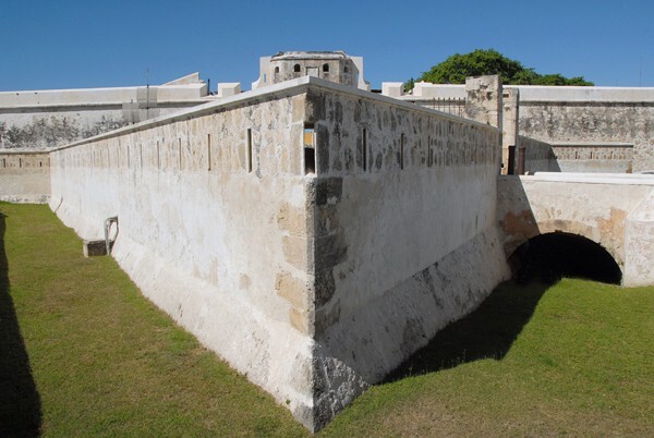 Puerta de Tierra, demilune - Baluartes (Bastions)