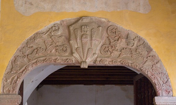 Baptistry, portal relief - SS Pedro y Pablo, portería, capilla abierta & baptistry