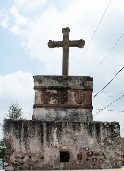 Stump & base - Cross of Doendó