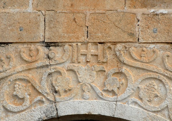 San Buenaventura, façade portal, archivolt relief - Homún, Yucatán