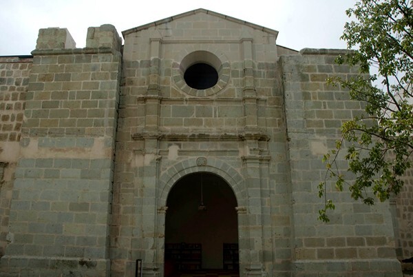 Façade & main portal - San Pablo