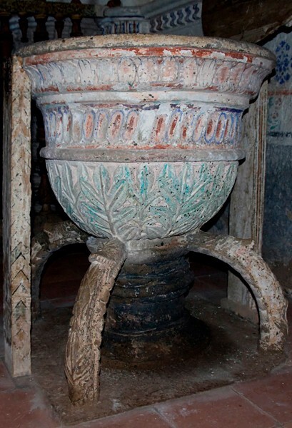 Baptistry, baptismal font - Nave, altars, choir, baptistry, pulpit