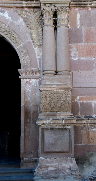 Façade portal, double columns (right) - San Jerónimo