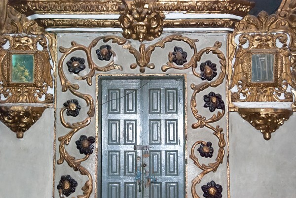 Sacristy door - La Asunción, Capilla del Santo Señor