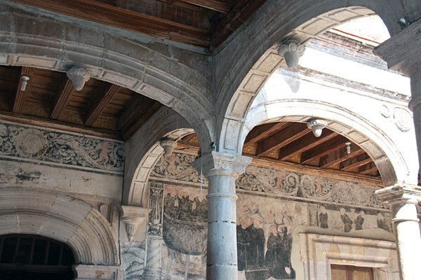 Corner arches - San Miguel Arcángel, cloister with murals