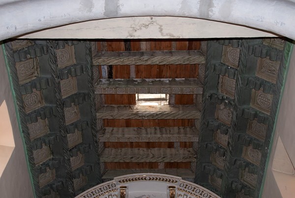 Los Santos Reyes, sanctuary, artesonado ceiling - Los Santos Reyes, façade, nave & sotocoro