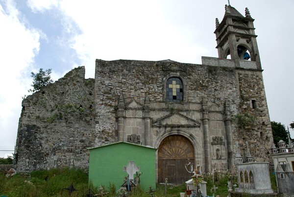 Façade & bell-tower - Los Santos Reyes