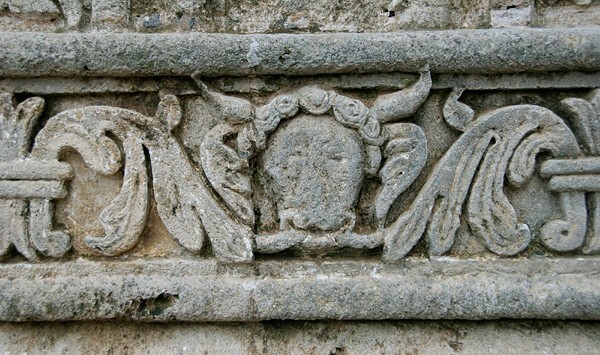 SE posa, North face, pilaster base relief (right) - San Andrés, Southeast posa chapel