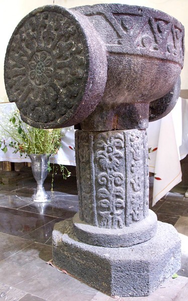 Santa Catarina de Alejandría, cuauhxicalli-baptismal font - Santa Catarina Ayotzingo, México