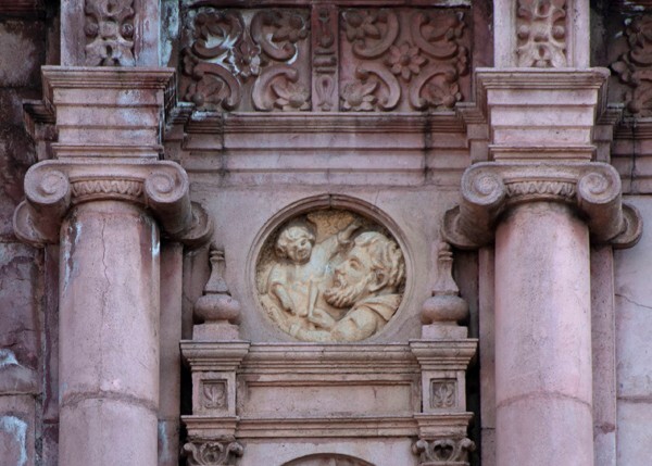 Façade, second tier roundel (left) - San Francisco (largely rebuilt)