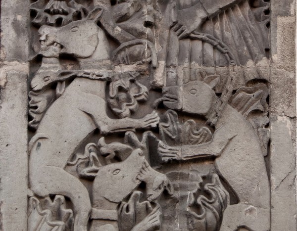 Right pilaster, lower portion reliefs - Casa del que mató el aminal (main portal)