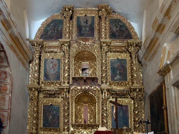Santiago, high altar - Teotongo, Oaxaca