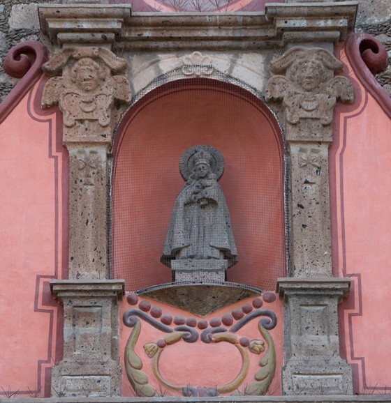 San Juan del Rio, Querétaro, Santo Domingo, lateral doorway niche - Querétaro